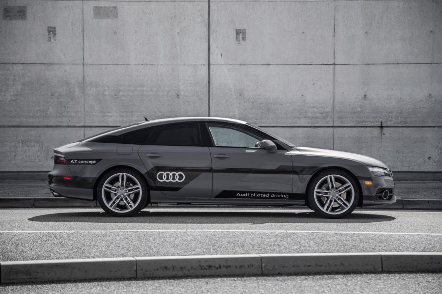  Audi A7 Sportback Piloted Driving Concept 2015 года  (фото 12 из 15)